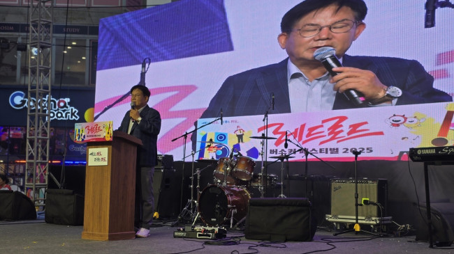 젊음과 열정이 레드로드를 울렸다!…관객과 함께한 마포구 버스커 페스티벌