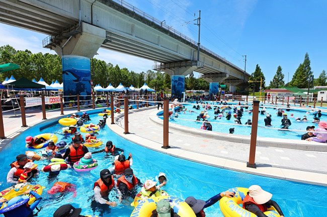 남동구, '남동 물빛놀이터' 가족형 물놀이 시설로 큰 인기